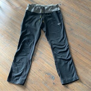 Nike XS Dri-Fit black cropped athletic leggings